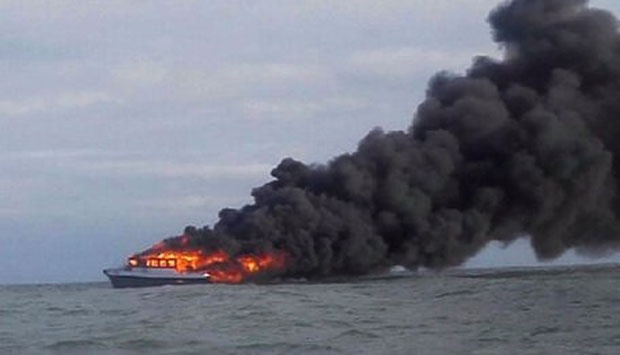 Tabrakan Tidak Terelakan 2 Kapal Minyak Terbakar Habis Di Laut