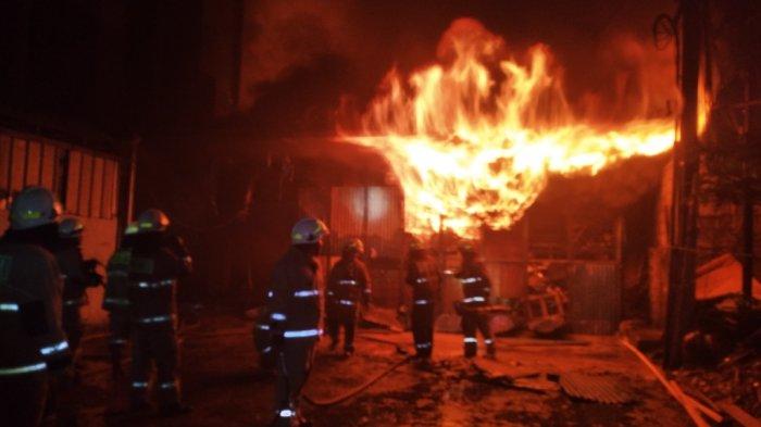 Kebakaran Besar Pondok Pinang 12 Unit Damkar Turun Kelapangan