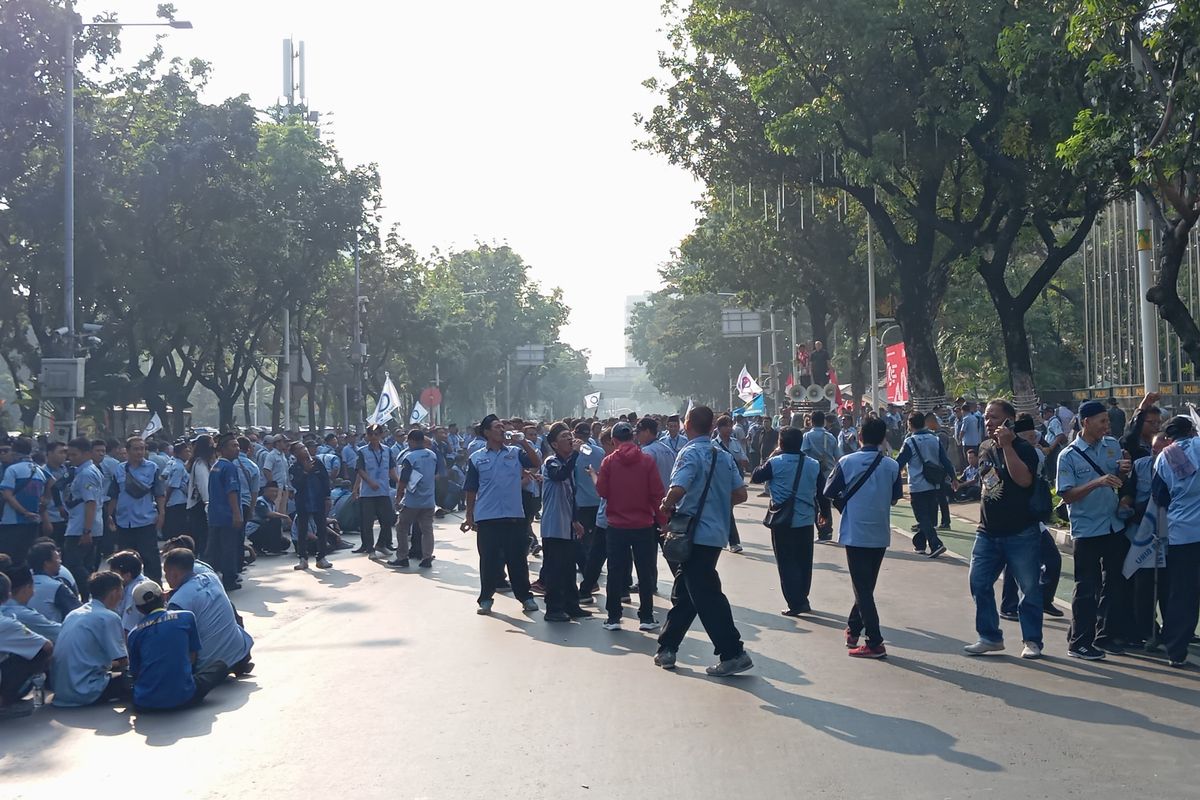 Parah Supir JakLingko Ngeluh Karena Gaji Selalu di Bayar Telat